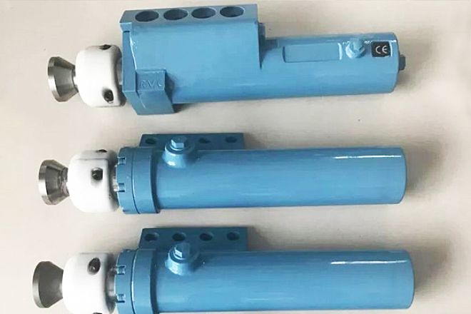 鑄造用清理鑄件內(nèi)砂芯，不可缺少氣動除芯錘